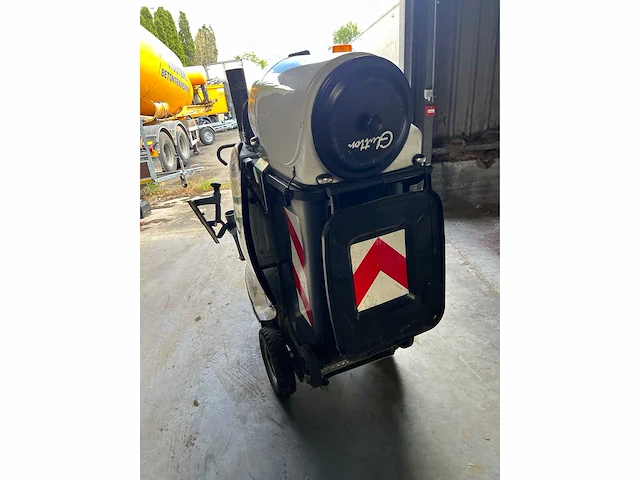 Glutton - 2018 - collect 2411 electric - straatveegmachine - afbeelding 8 van  10