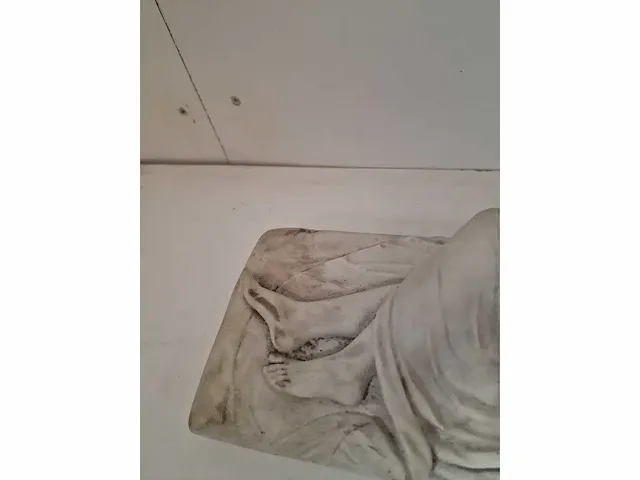 Godin venus op een zetel - getekend - european pottery - afbeelding 2 van  19