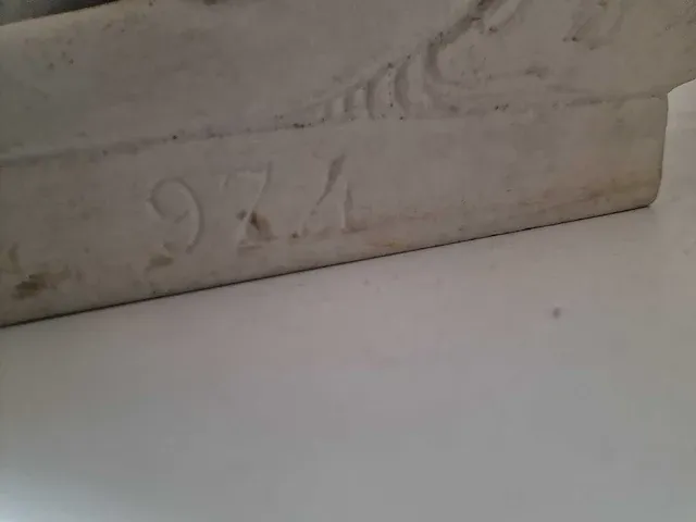 Godin venus op een zetel - getekend - european pottery - afbeelding 5 van  19