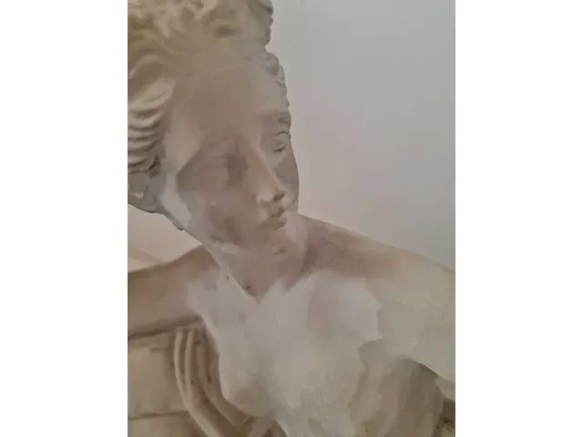 Godin venus op een zetel - getekend - european pottery - afbeelding 10 van  19