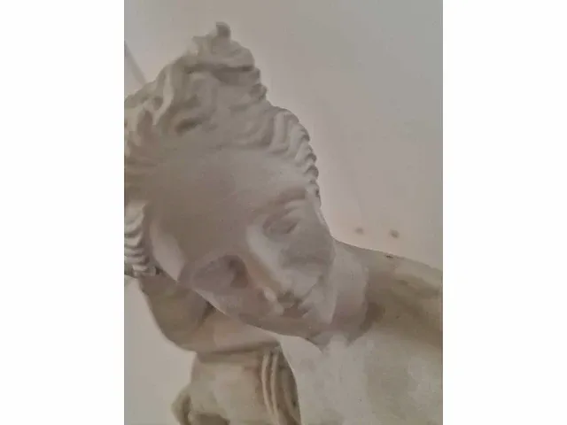 Godin venus op een zetel - getekend - european pottery - afbeelding 11 van  19