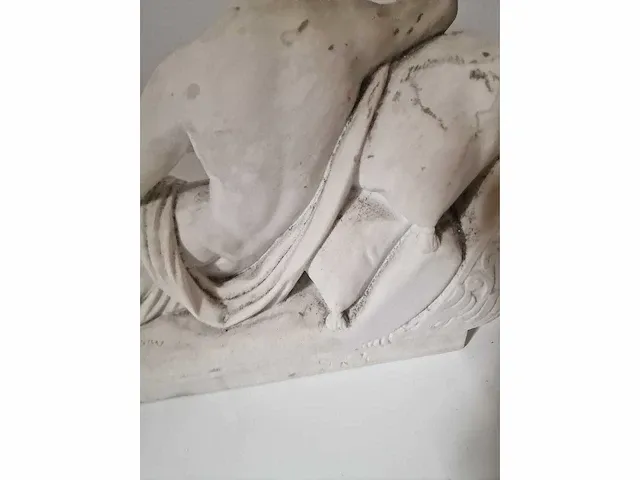 Godin venus op een zetel - getekend - european pottery - afbeelding 13 van  19