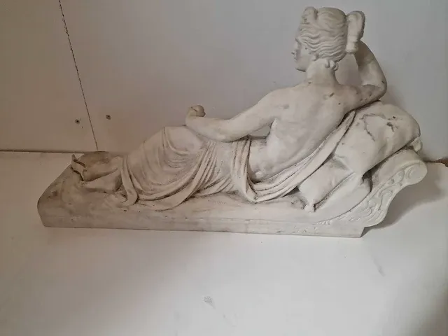 Godin venus op een zetel - getekend - european pottery - afbeelding 18 van  19