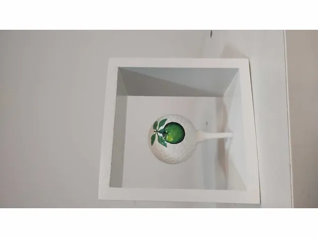 Golfbal ode aan rene magritte - afbeelding 4 van  4