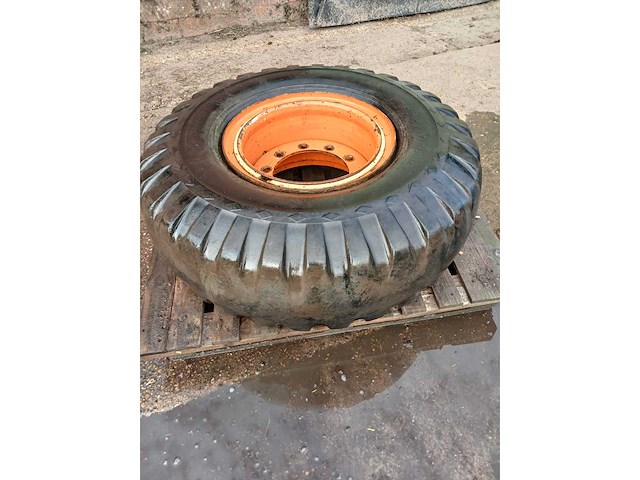 Goodyear 14.00-20 – band met stalen velg - afbeelding 2 van  4