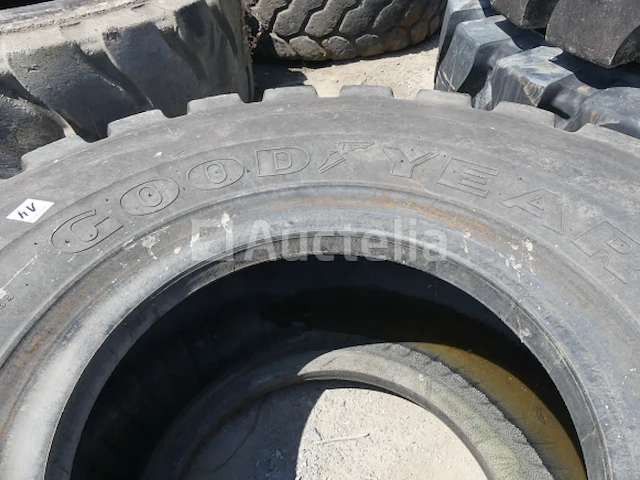 Goodyear 23.5 r 25 band voor bouwmachines - afbeelding 1 van  3