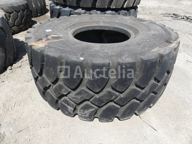 Goodyear 23.5 r 25 band voor bouwmachines - afbeelding 2 van  3