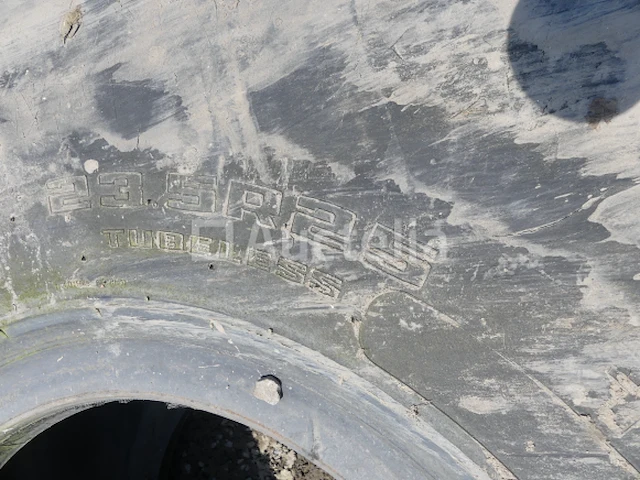 Goodyear 23.5 r 25 band voor bouwmachines - afbeelding 2 van  3