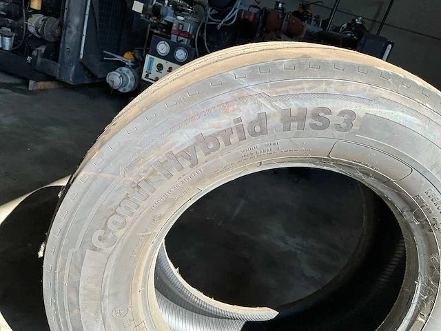 Goodyear 3x - continental 2x vrachtwagenbanden - afbeelding 2 van  8