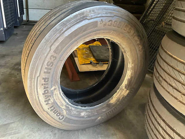 Goodyear 3x - continental 2x vrachtwagenbanden - afbeelding 4 van  8