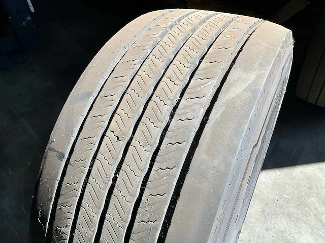 Goodyear 3x - continental 2x vrachtwagenbanden - afbeelding 5 van  8