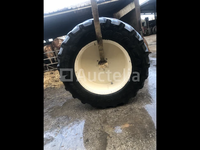 Goodyear 650/65r42 complete wielen - afbeelding 2 van  6
