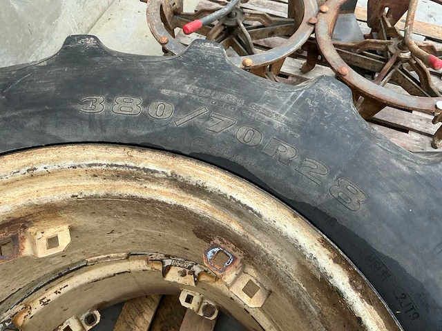 Goodyear dt810 tractorbanden met velg (2x) - afbeelding 4 van  6