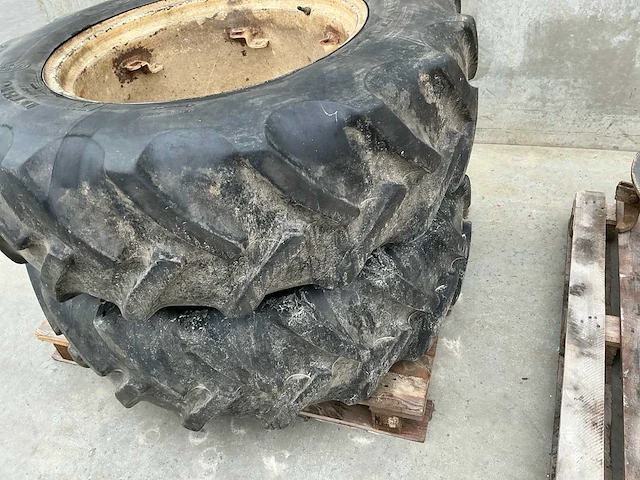 Goodyear dt810 tractorbanden met velg (2x) - afbeelding 6 van  6