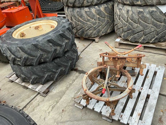 Goodyear dt810 tractorbanden met velg (2x) - afbeelding 1 van  9