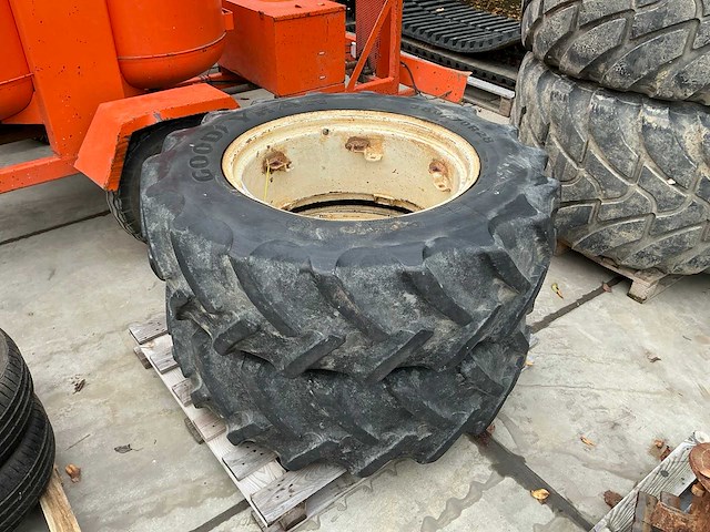 Goodyear dt810 tractorbanden met velg (2x) - afbeelding 2 van  9