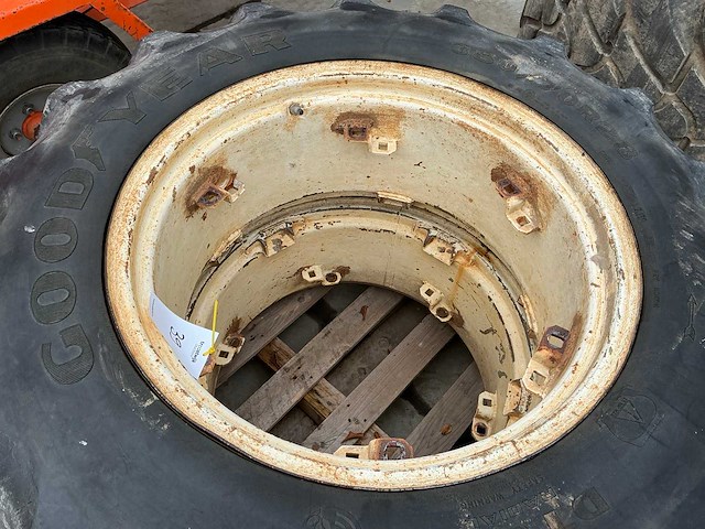 Goodyear dt810 tractorbanden met velg (2x) - afbeelding 4 van  9