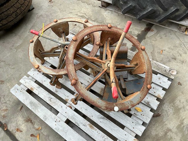 Goodyear dt810 tractorbanden met velg (2x) - afbeelding 9 van  9