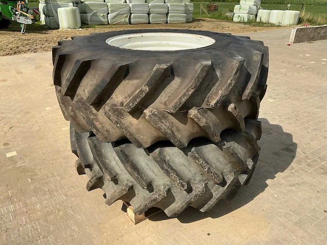 Goodyear dt820 tractorbanden op velg (2x) - afbeelding 1 van  7