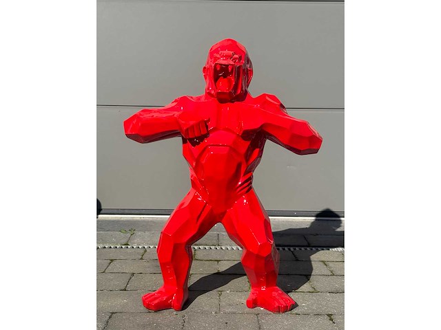 Gorilla bonzend origami rood h80cm - afbeelding 1 van  1