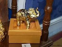 Goudkleurige olifant