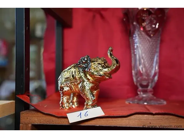 Goudkleurige olifant - afbeelding 1 van  1
