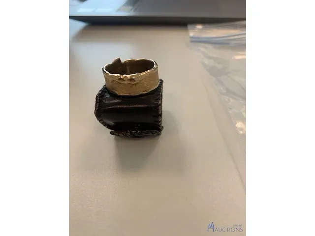 Goudkleurige ring - afbeelding 1 van  6