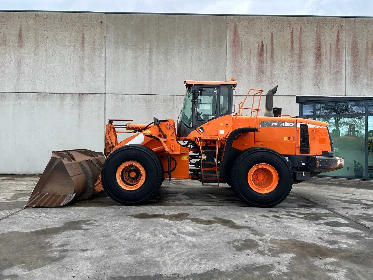 Graafmachines - bouwmachines - generatoren - uitrusting