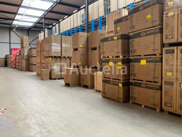 Graafmachines, magazijninventaris en gereedschap