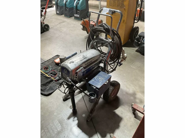 Graco platinum ultra max ii 795 mobiele airless verfspuitmachine - afbeelding 6 van  8