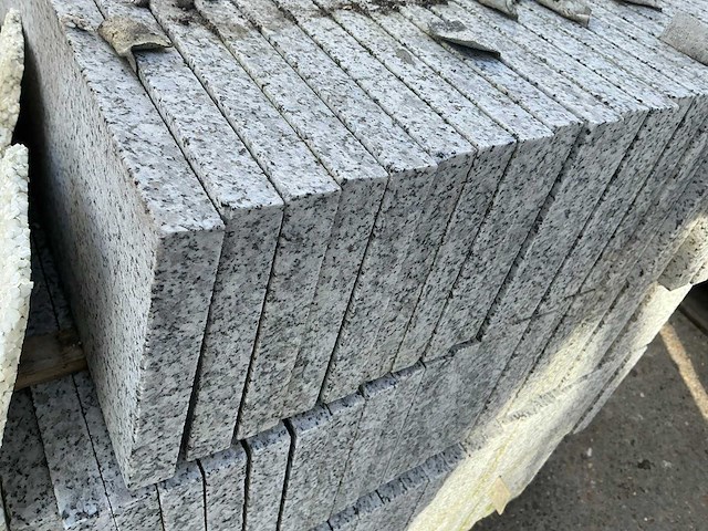 Graniet plinten ca 109 stuks - afbeelding 4 van  5