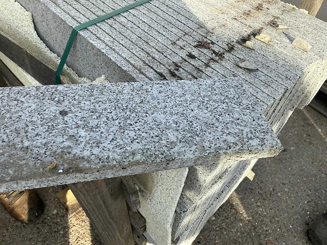 Graniet plinten ca 109 stuks - afbeelding 5 van  5