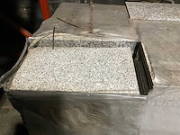 Graniet tegels ca 37,8 m2 - afbeelding 1 van  4
