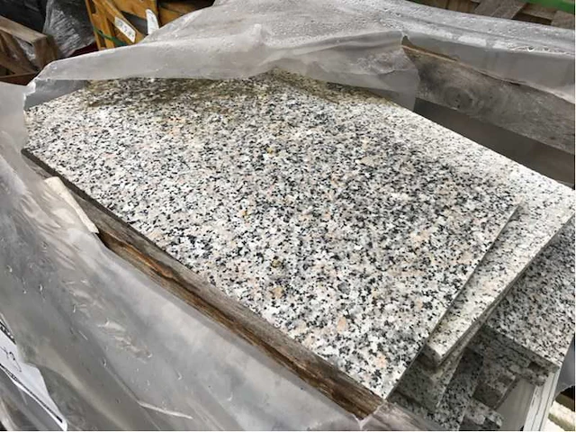 Granieten tegels 8,5 m² - afbeelding 1 van  2