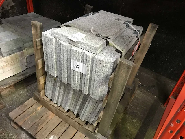 Granieten tegels ca. 9 m2 - afbeelding 2 van  2
