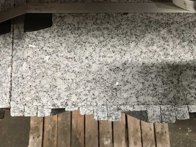 Granieten tegels ca. 9 m2 - afbeelding 1 van  2
