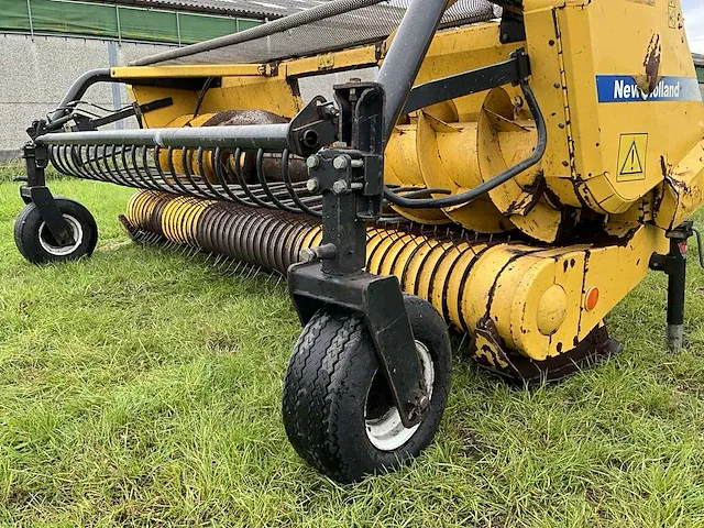 Gras pickup new holland hakselaar - afbeelding 3 van  16