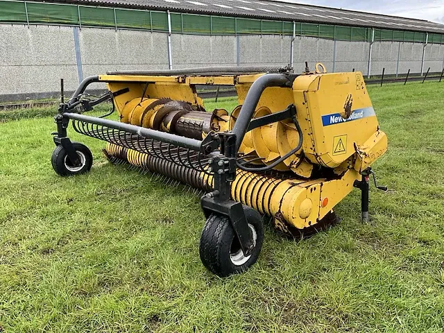 Gras pickup new holland hakselaar - afbeelding 1 van  16