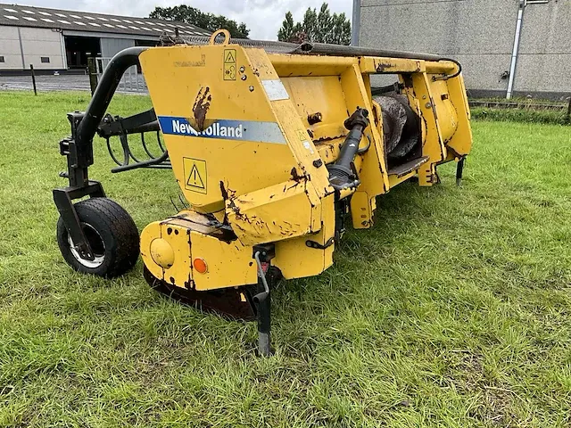 Gras pickup new holland hakselaar - afbeelding 10 van  16