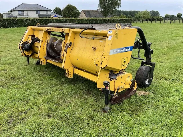 Gras pickup new holland hakselaar - afbeelding 12 van  16