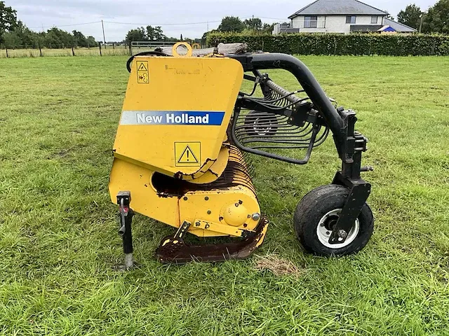 Gras pickup new holland hakselaar - afbeelding 13 van  16