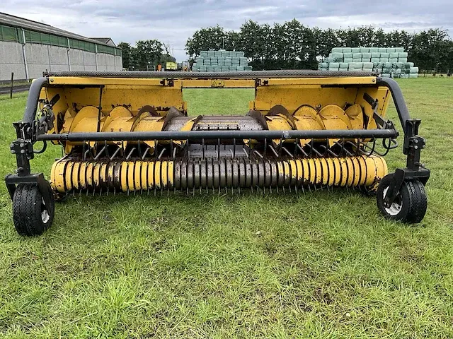 Gras pickup new holland hakselaar - afbeelding 15 van  16