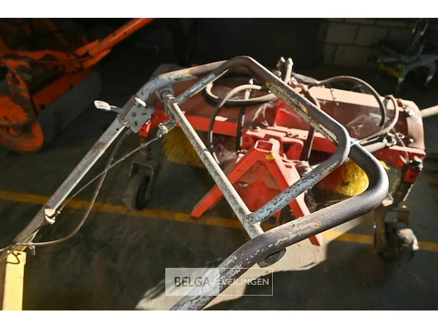 Grasmaaier met honda motor - afbeelding 4 van  6