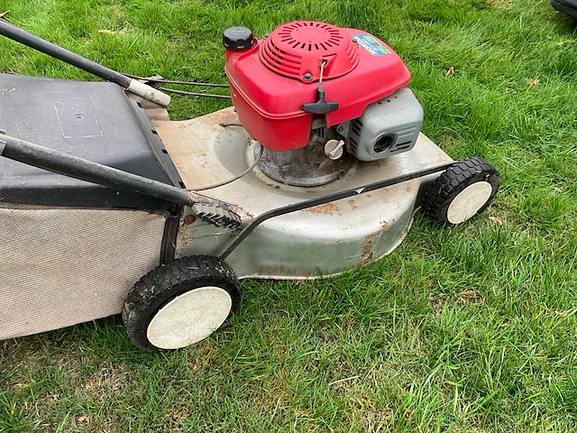 Grasmaaier + verticuteermachine (2x) - afbeelding 10 van  14
