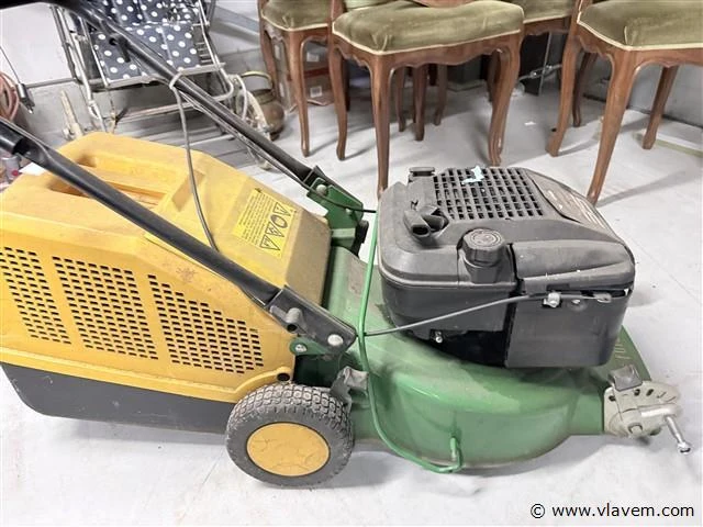 Grasmachine op benzine - wiel ontbreekt - afbeelding 4 van  5