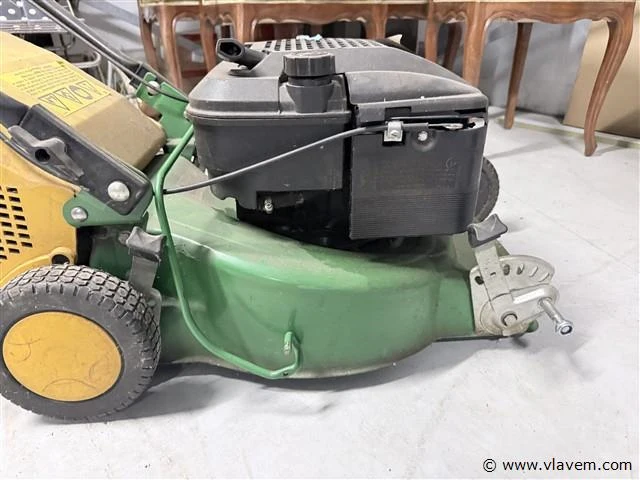 Grasmachine op benzine - wiel ontbreekt - afbeelding 5 van  5