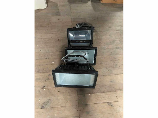 Gratis - hologene ip65 1000 w - spotlight (3x) - afbeelding 1 van  1