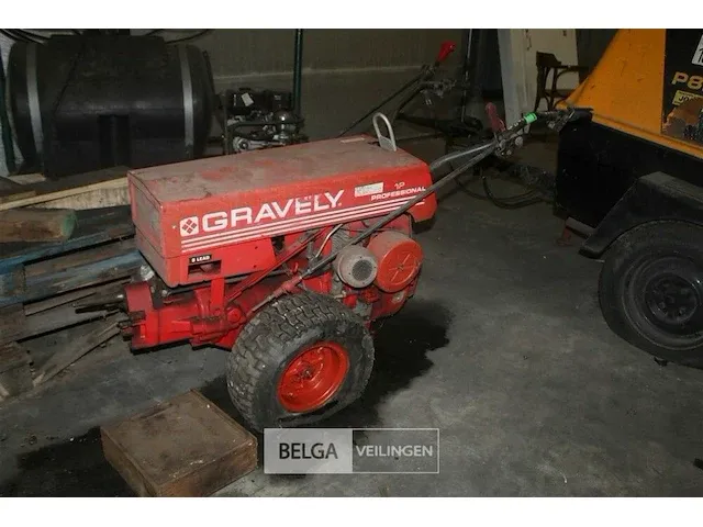Gravelly mini-tractor met maaibalk - afbeelding 2 van  7