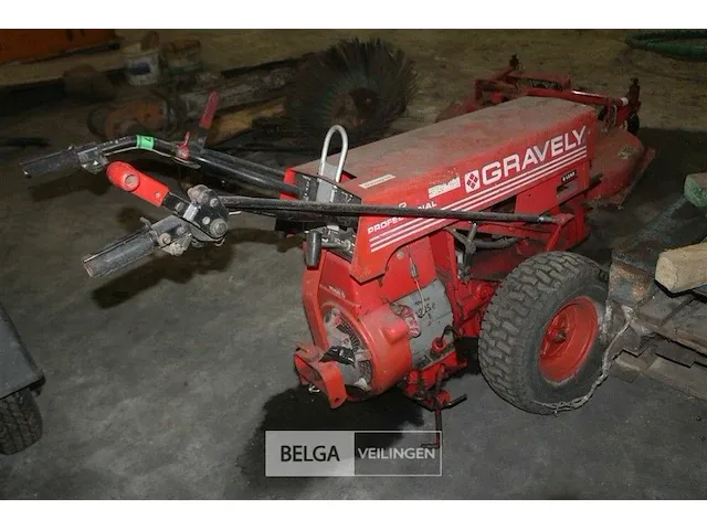 Gravelly mini-tractor met maaibalk - afbeelding 4 van  7