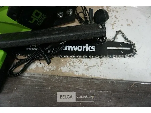 Greenworks 40 volt accu kettingzaag met 40v batterij en 40v acculader - afbeelding 2 van  3